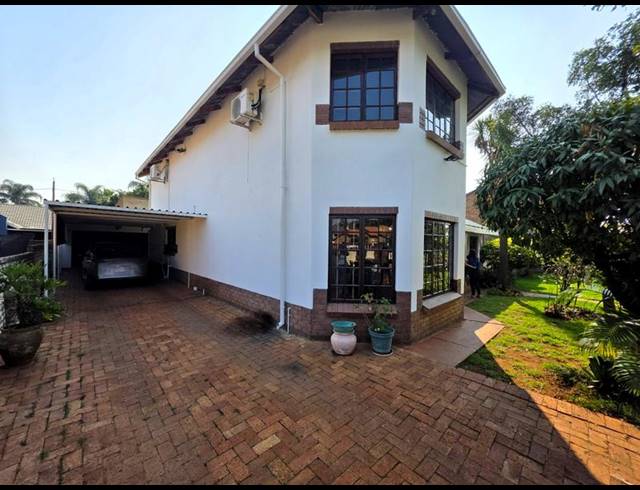 5 BEDROOM HOUSE FOR SALE IN SINOVILLE